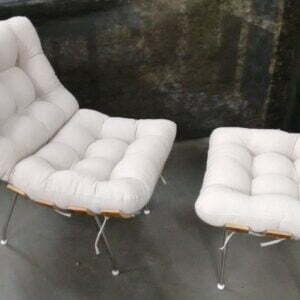 POLTRONA COM BANQUETA COSTELA - COURO ECOLÓGICO