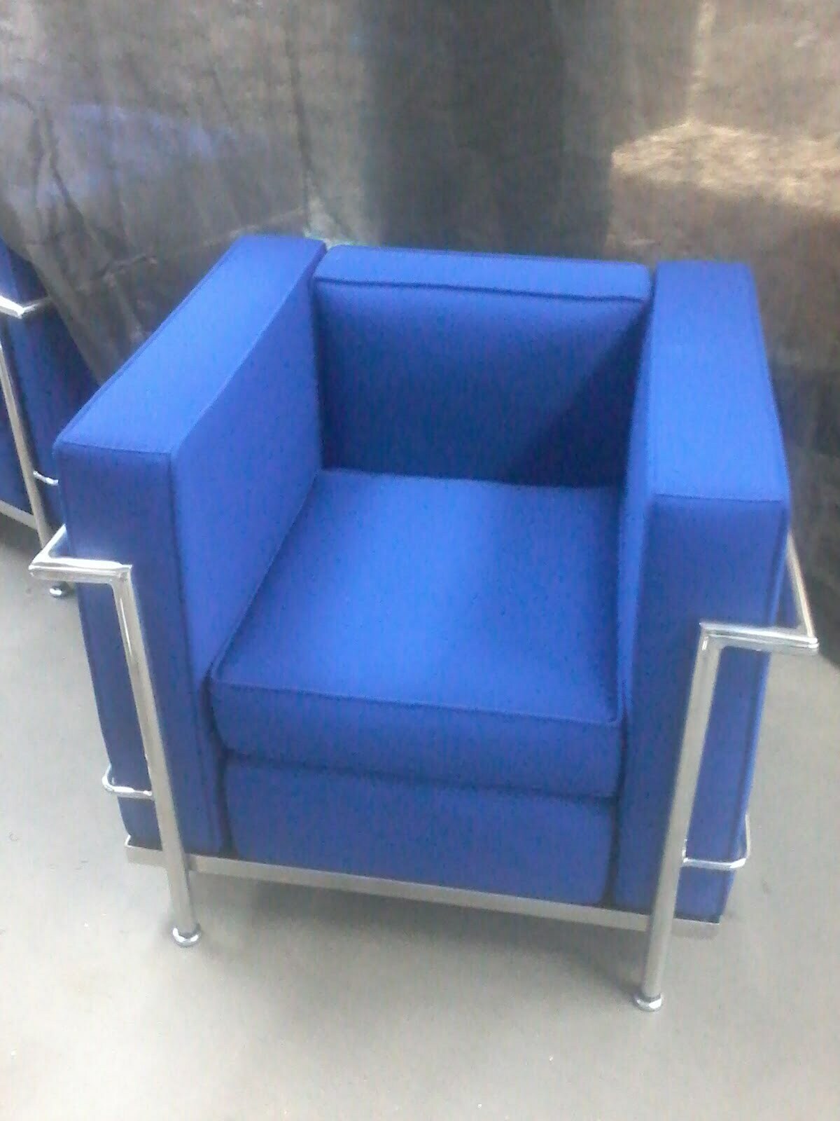 POLTRONA LC2 CROMADA - COURO ECOLÓGICO