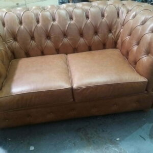 SOFÁ CHESTERFIELD 2 LUGARES - COURO NATURAL